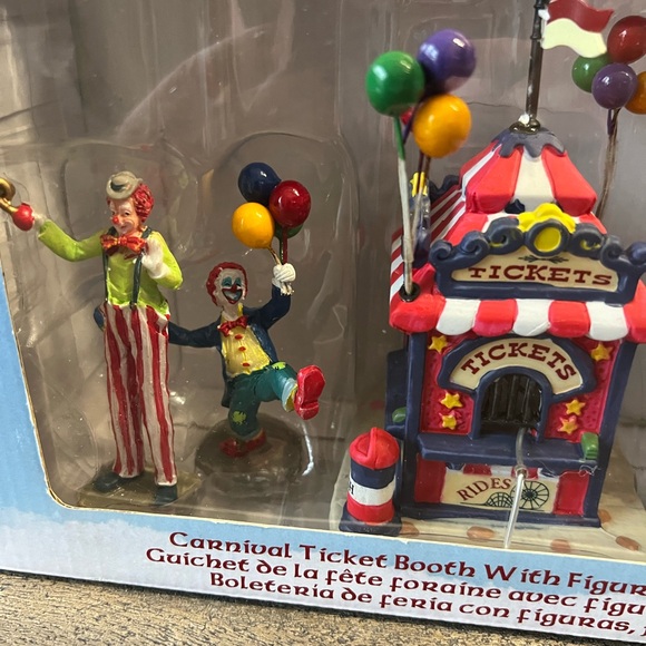 Lemax Carnival Summer Fair Ticket Booth #63563 w/ Figurines Carole Towne NIB Box - Picture 4 of 9